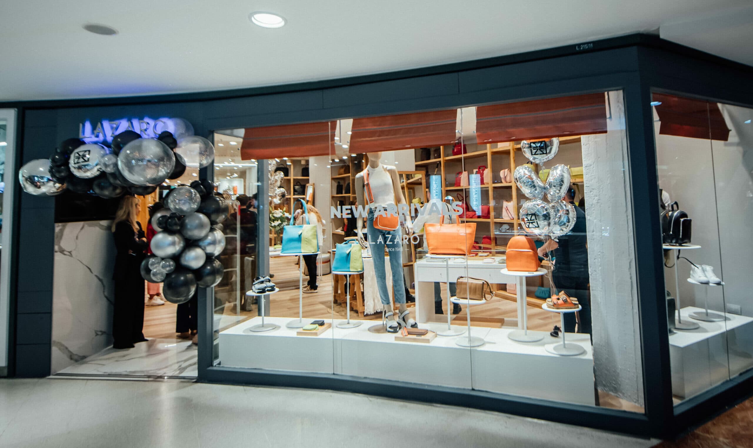 Lázaro reabrió sus puertas en Patio Olmos