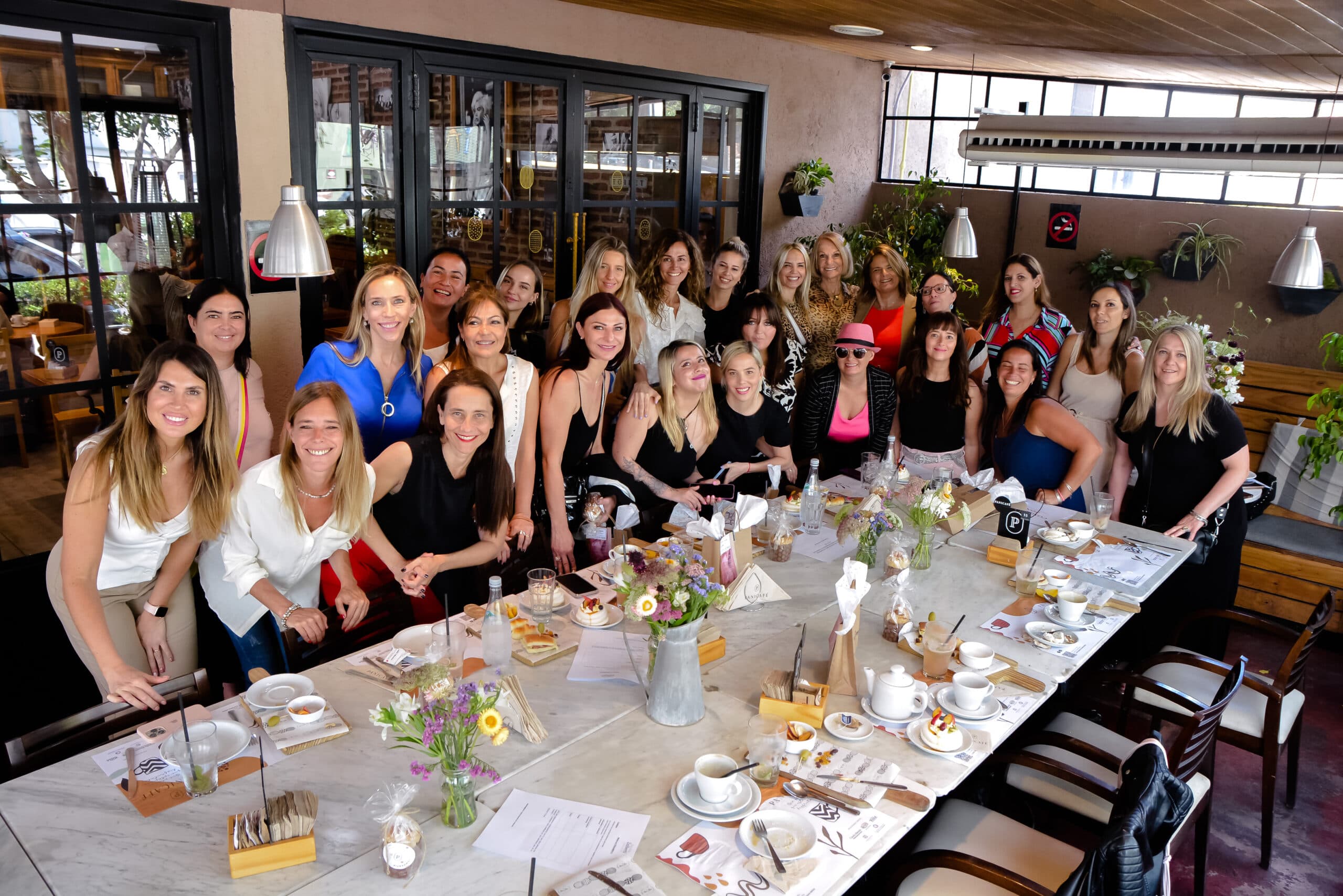 Más de 30 mujeres formaron parte del Desayuno de Fin de Año de Ocio