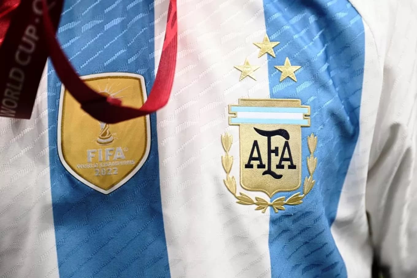 Furor mundial: La nueva camiseta de la selección argentina se agotó en la preventa