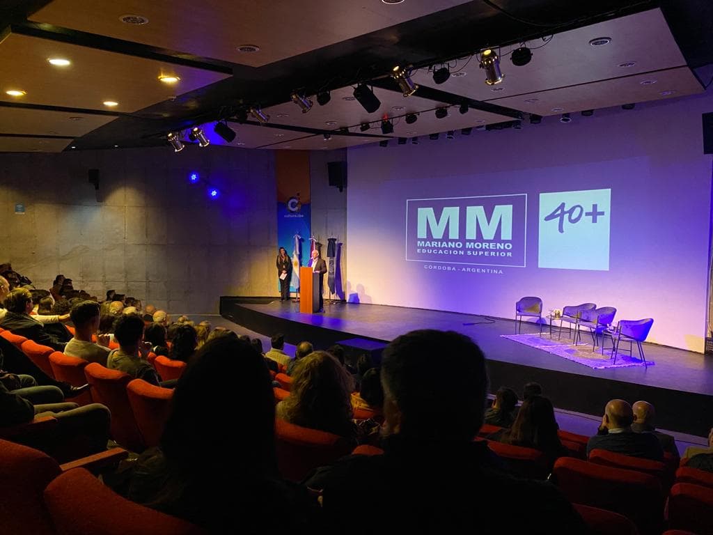 Para celebrar su 40ª aniversario, Mariano Moreno presentó un libro