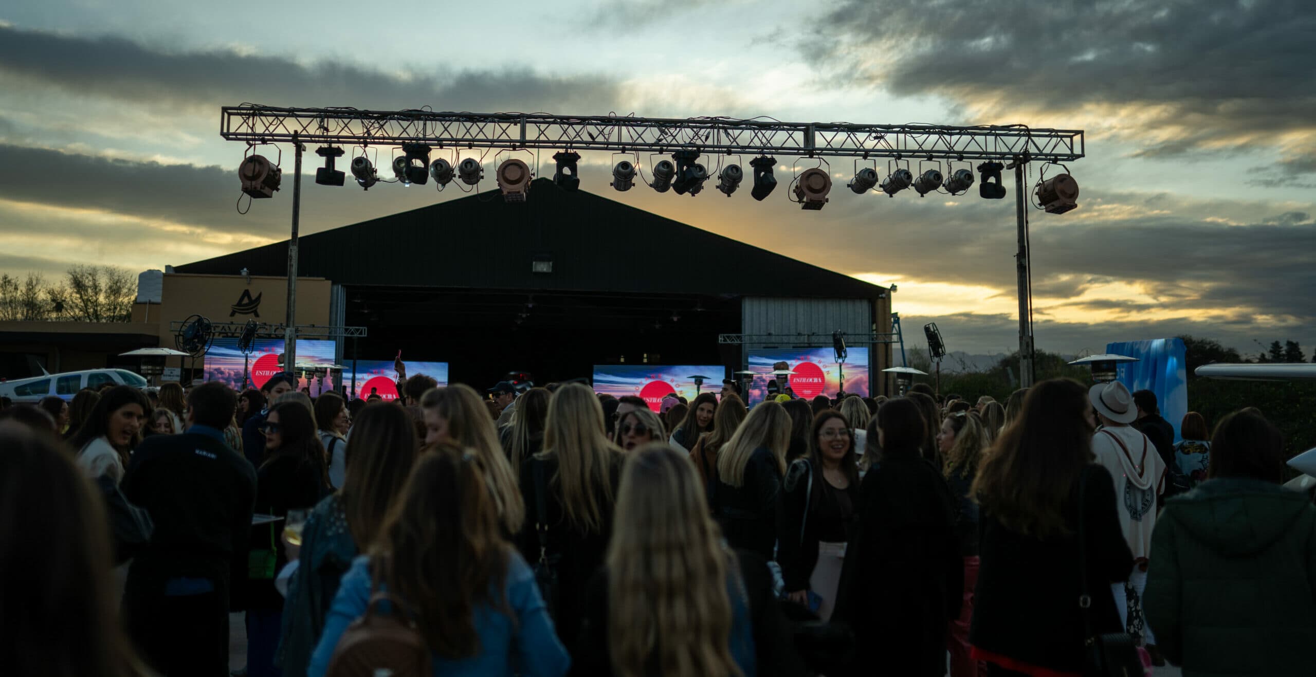 Córdoba Shopping presentó la Temporada Primavera Verano en una tarde de alto vuelo