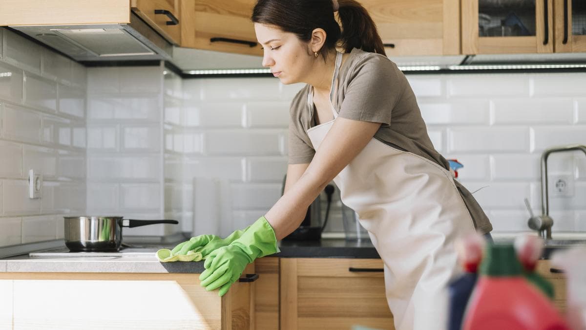 Trabajo Doméstico: Las mujeres dedican más de 6 horas al día a realizarlo