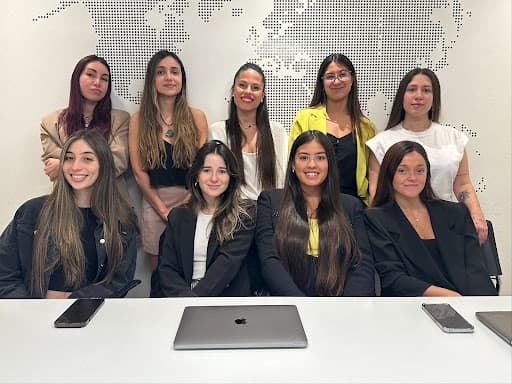 Elegida para regalar y para trabajar.  Cómo funciona Golden Pack, la empresa cordobesa con gran impronta femenina