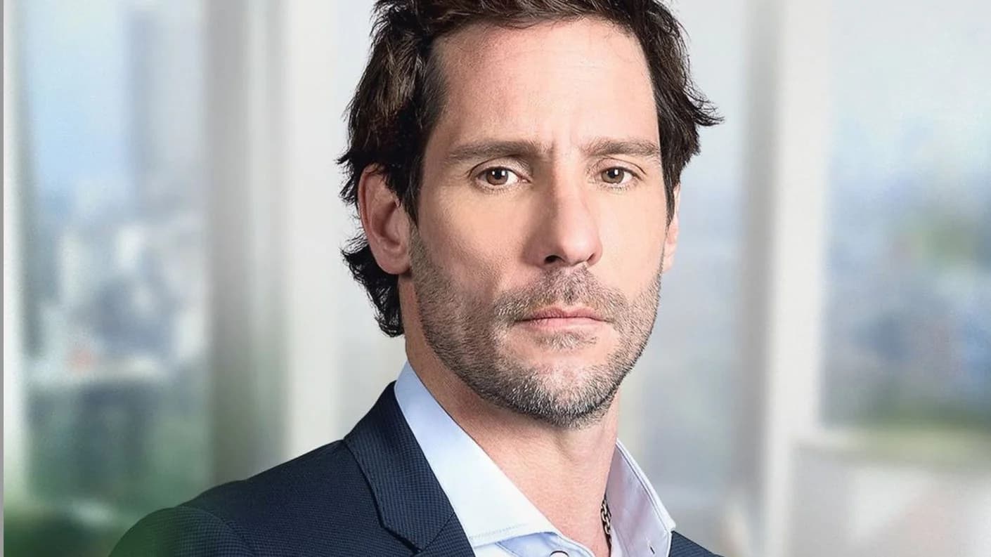 Gonzalo Valenzuela irrumpió en una premiación para apuntar contra colegas