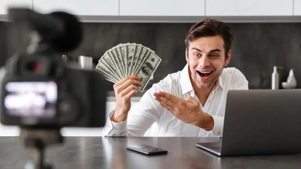 Éxito financiero: el detrás de escena de los cursos de influencers