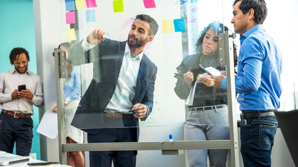 Masculinidad predominante: el 85% de los directivos en empresas latinoamericanas son hombres