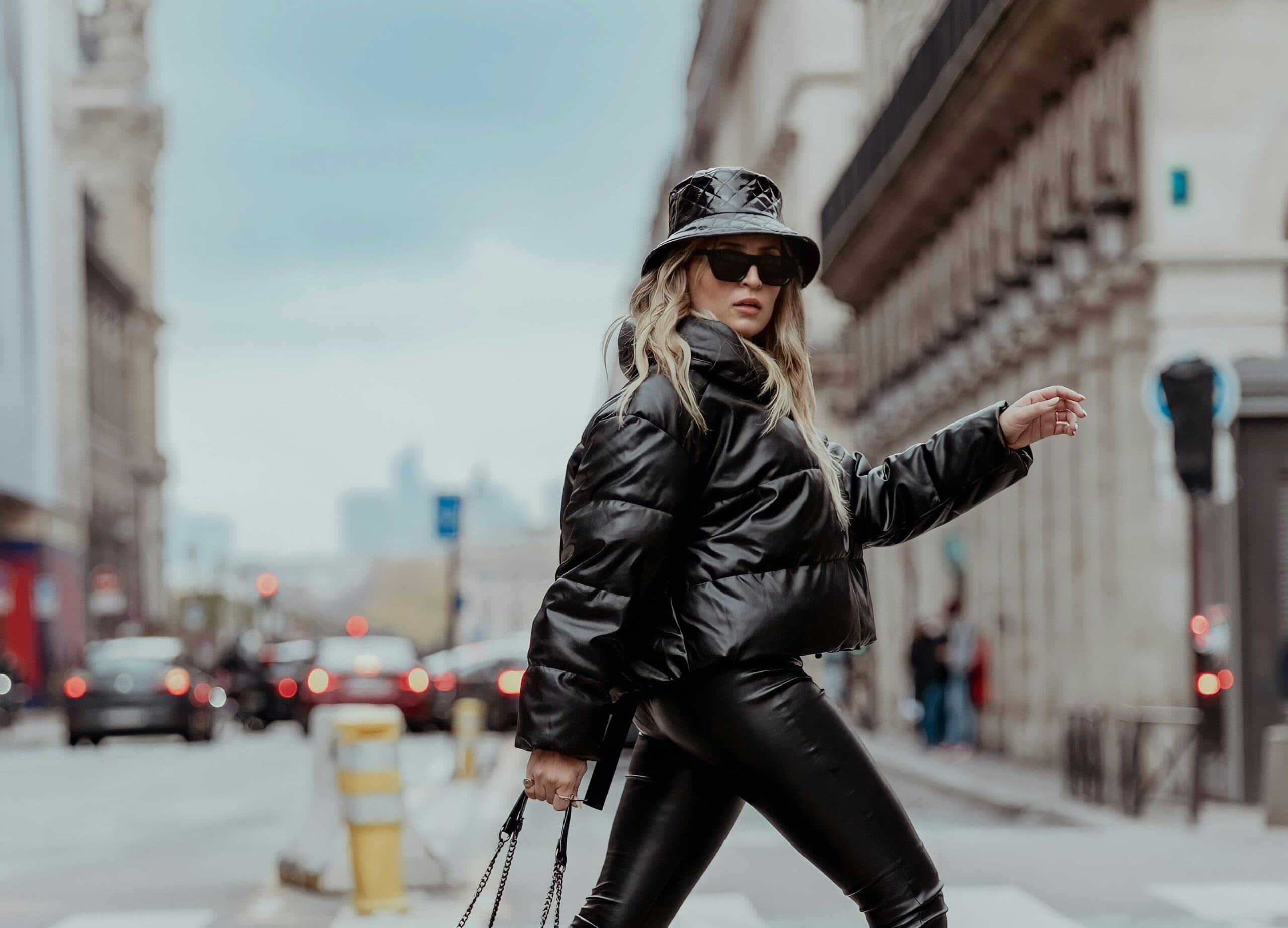 El PVC como protagonista en la moda: de las pasarelas internacionales a los diseños argentinos