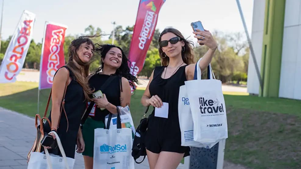 Toda la oferta turística local, nacional e internacional en un solo lugar, el Centro de Convenciones