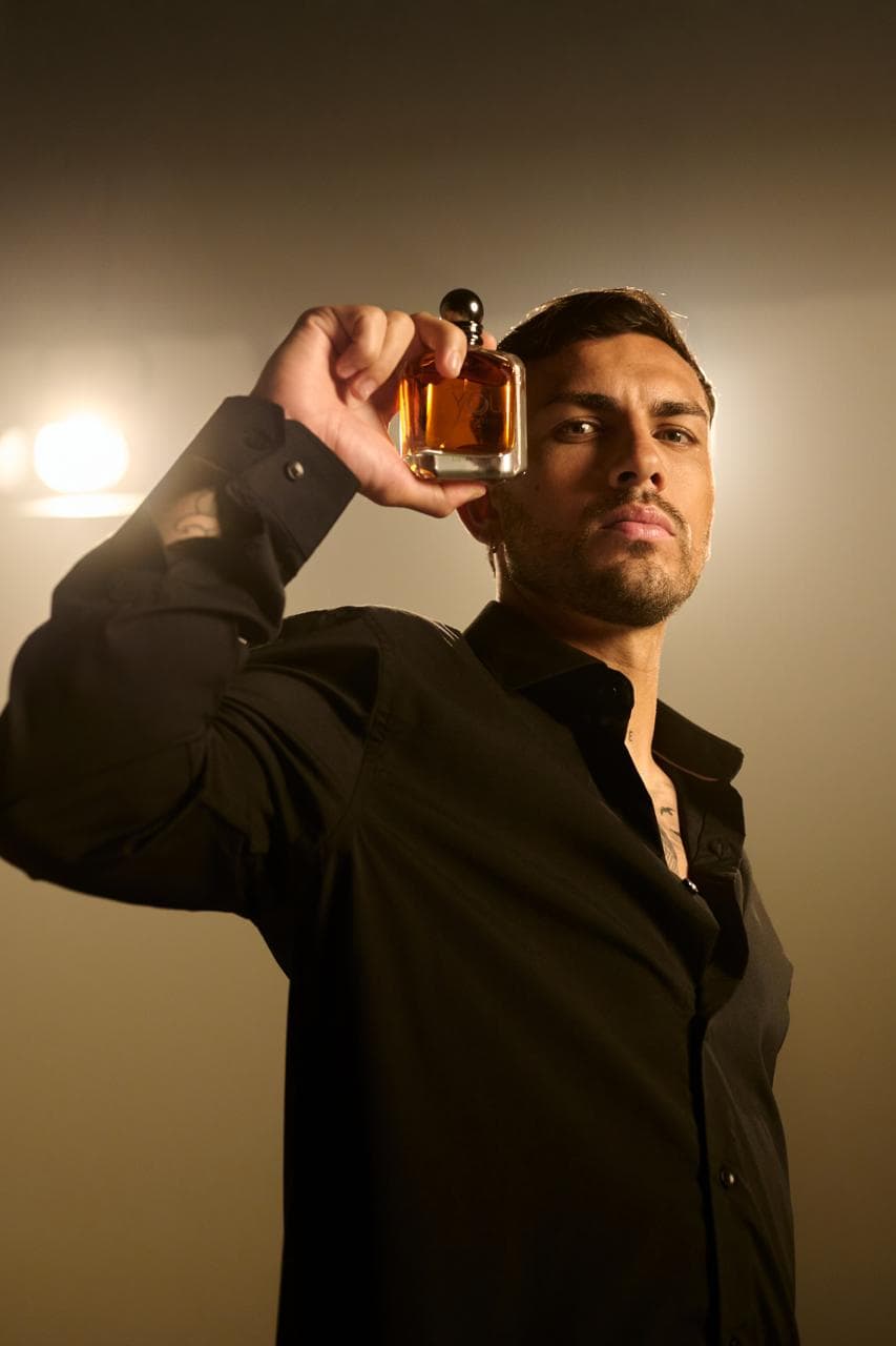 Leandro Paredes pisa fuerte fuera de la cancha: debut como rostro de Armani en una campaña global