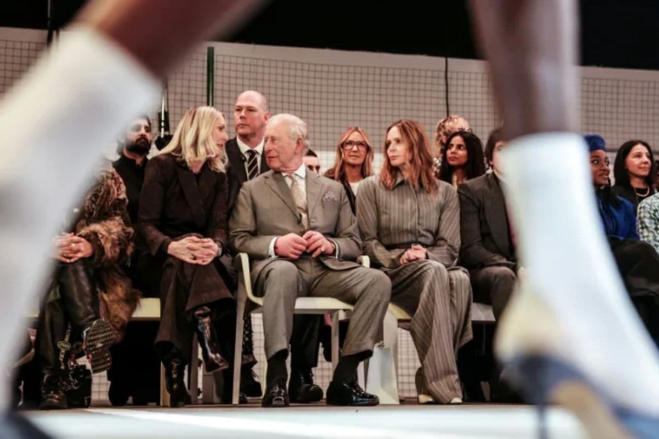 El Rey Carlos III inauguró la Fashion Week de Londres bajo la sombra del arresto del expríncipe Andrés