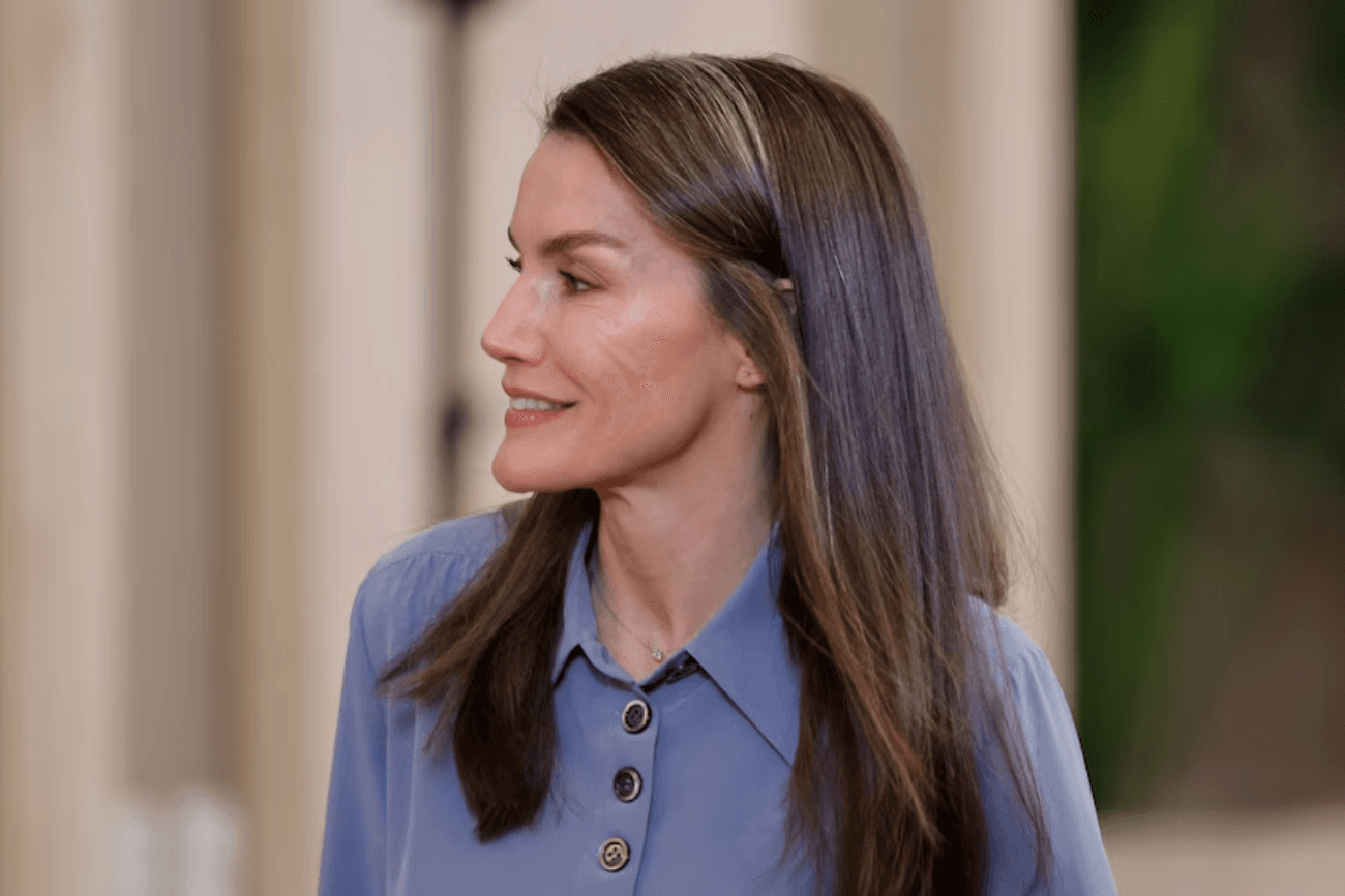 Reina Letizia de España: la naturalidad y sofisticación en sus canas que cautiva a la prensa internacional