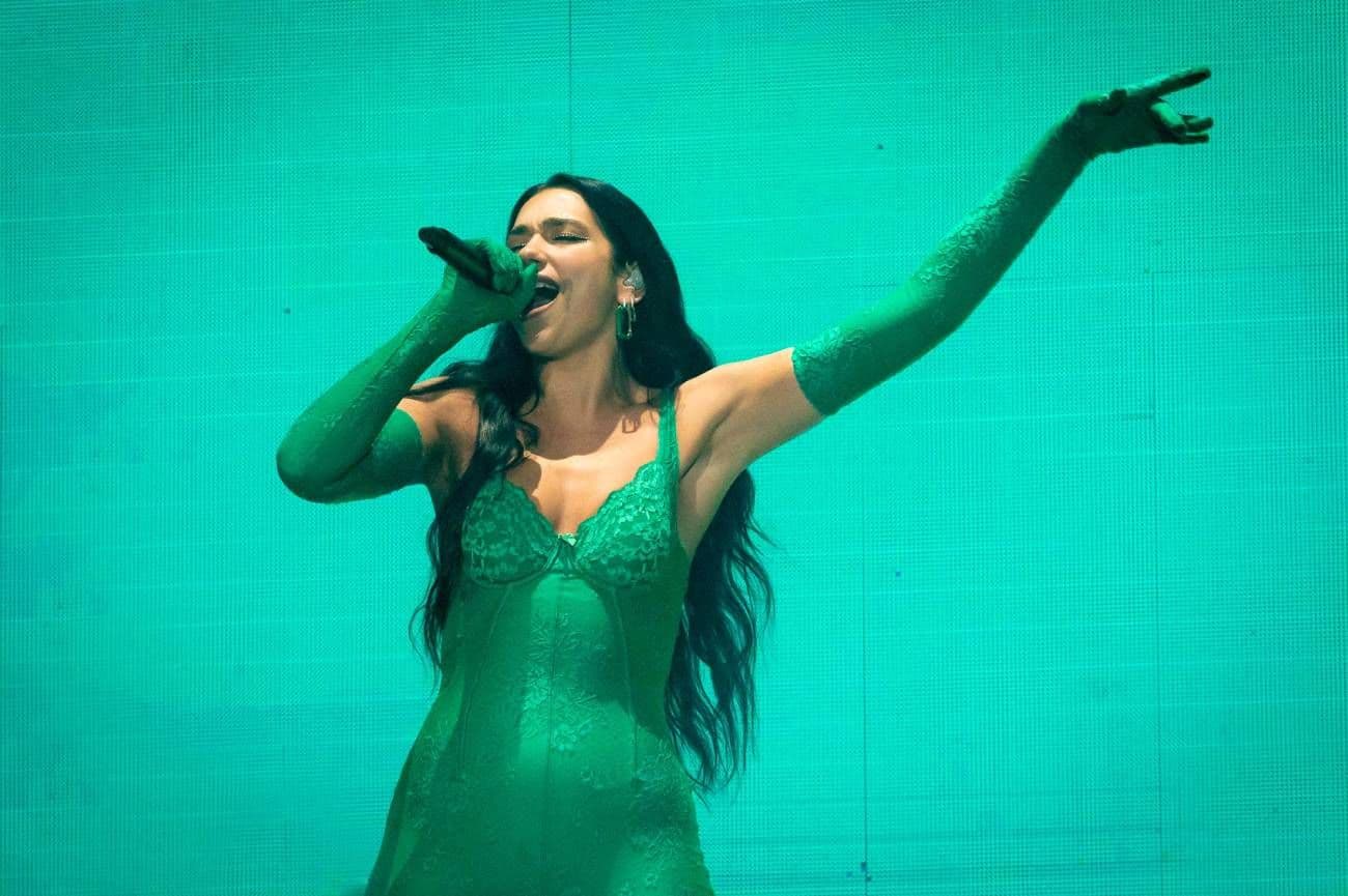 Dua Lipa en Argentina y otras celebridades que hablan más de un idioma