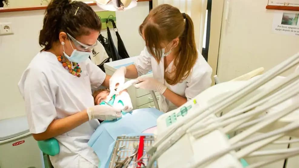 Campaña solidaria en el norte de Córdoba: odontólogos llevan prevención y atención a los parajes rurales