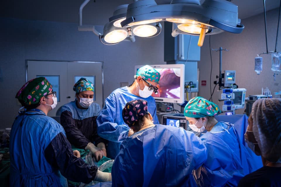 Hospital Privado: un hito histórico en la medicina argentina con el primer trasplante hepático laparoscópico entre adultos