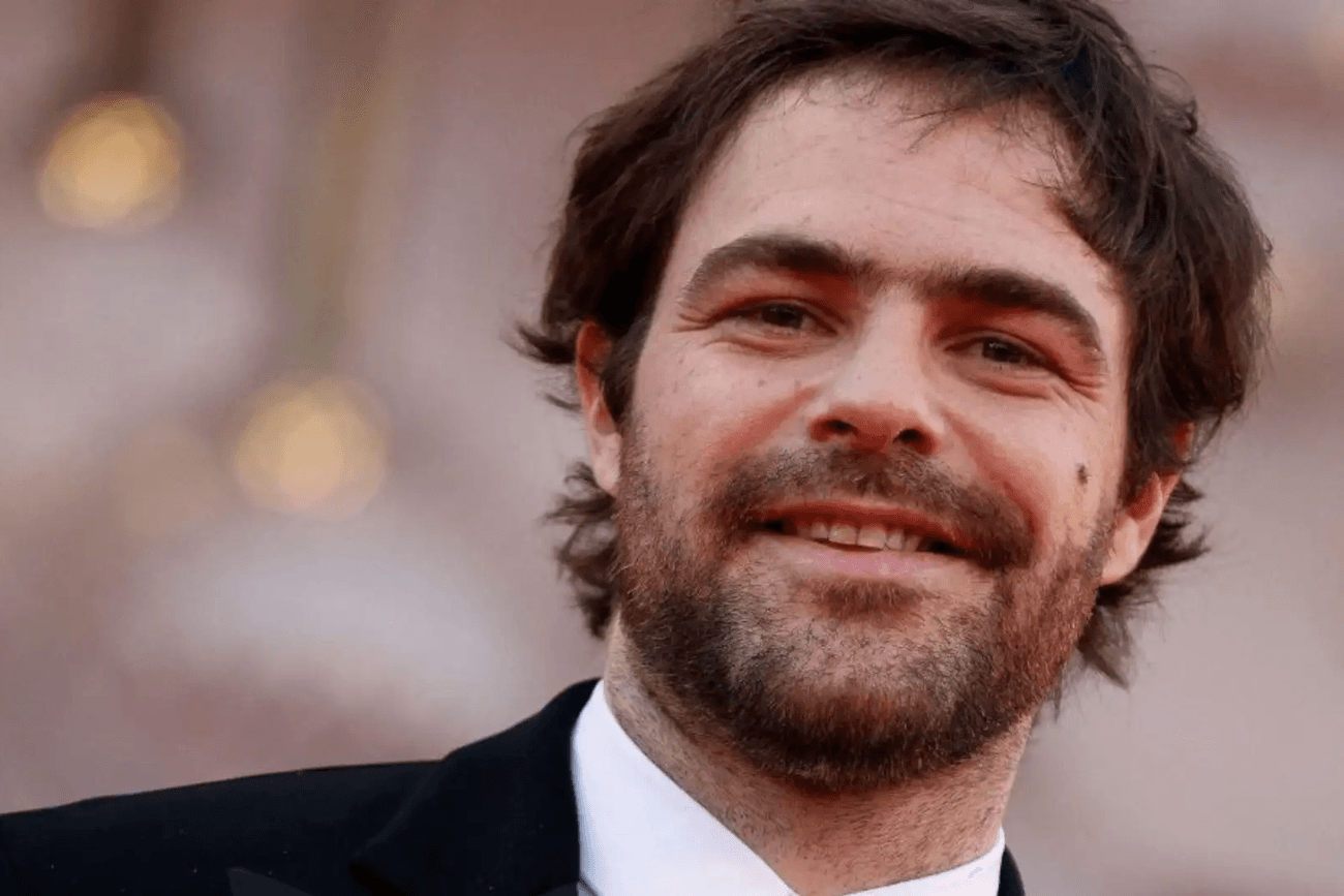 Peter Lanzani fue operado de urgencia: la foto en bata que publicó el actor
