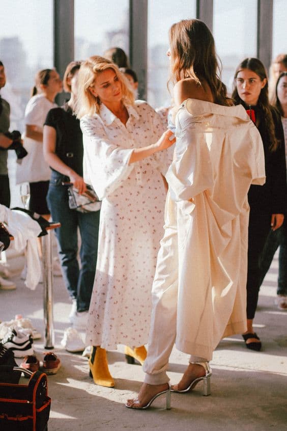 Si sos amante de la moda ¿Que series y películas tenes que ver si o si? Todas acá