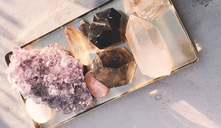 ¿CUAL ES TU PIEDRA Y AMULETO SEGÚN TU SIGNO DEL ZODÍACO?