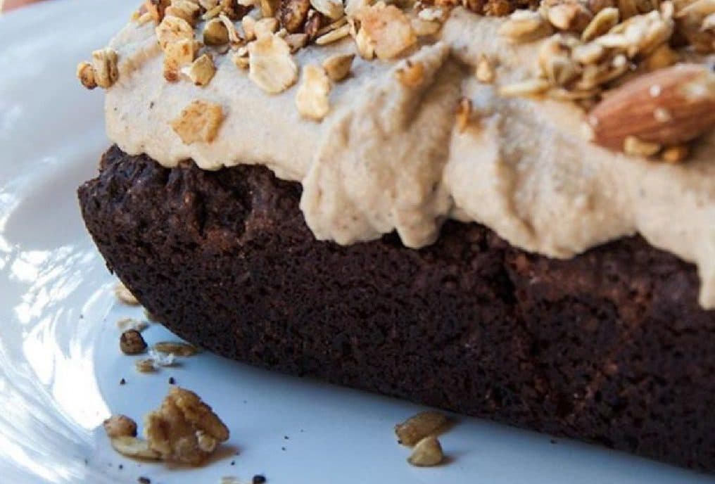 #OCIORECETAS – TORTA VEGANA BROWNIE CON CREMA MOCA