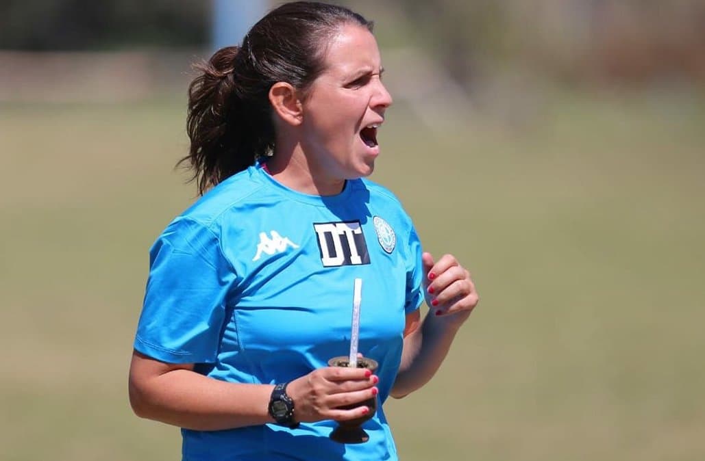 CONSTANZA GUERRA, LA PRIMERA MUJER EN DIRIGIR UN EQUIPO MASCULINO DE LA LIGA CORDOBESA