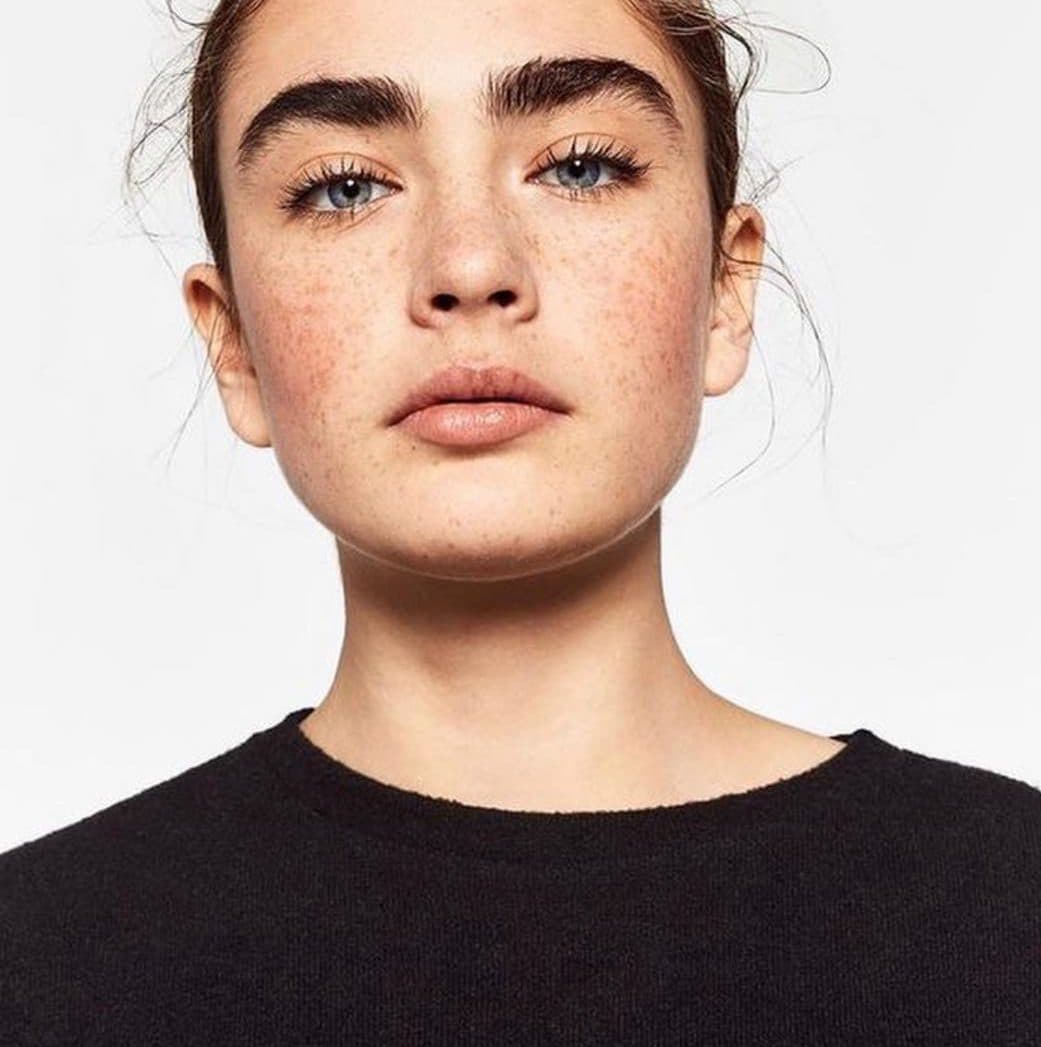 Cejas super pobladas, la nueva tendencia para esta nueva temporada