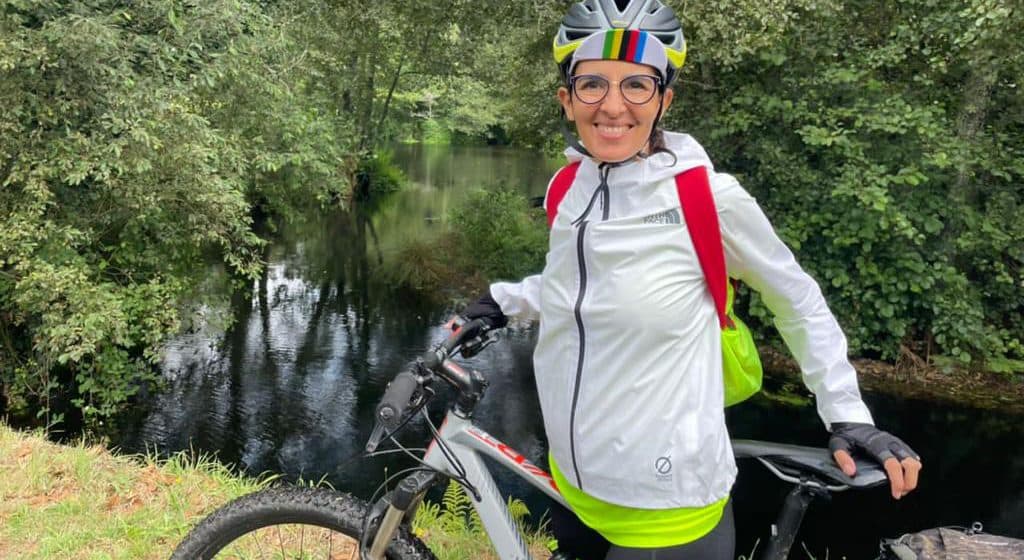 Guadalupe Cernusco: De Córdoba a la embajada en Malasia, inspira a mujeres a través del coaching en bicicleta